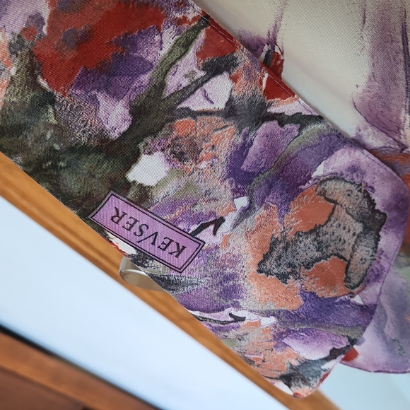 Kevser Scarf 38 inches X 37.25 inches. Scarf is very soft but no identification. - Picture 2 of 8